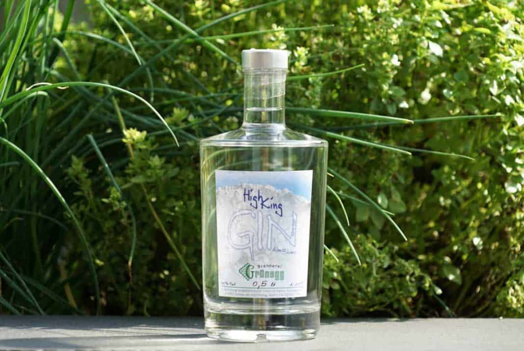Eine Flasche des High King Gins