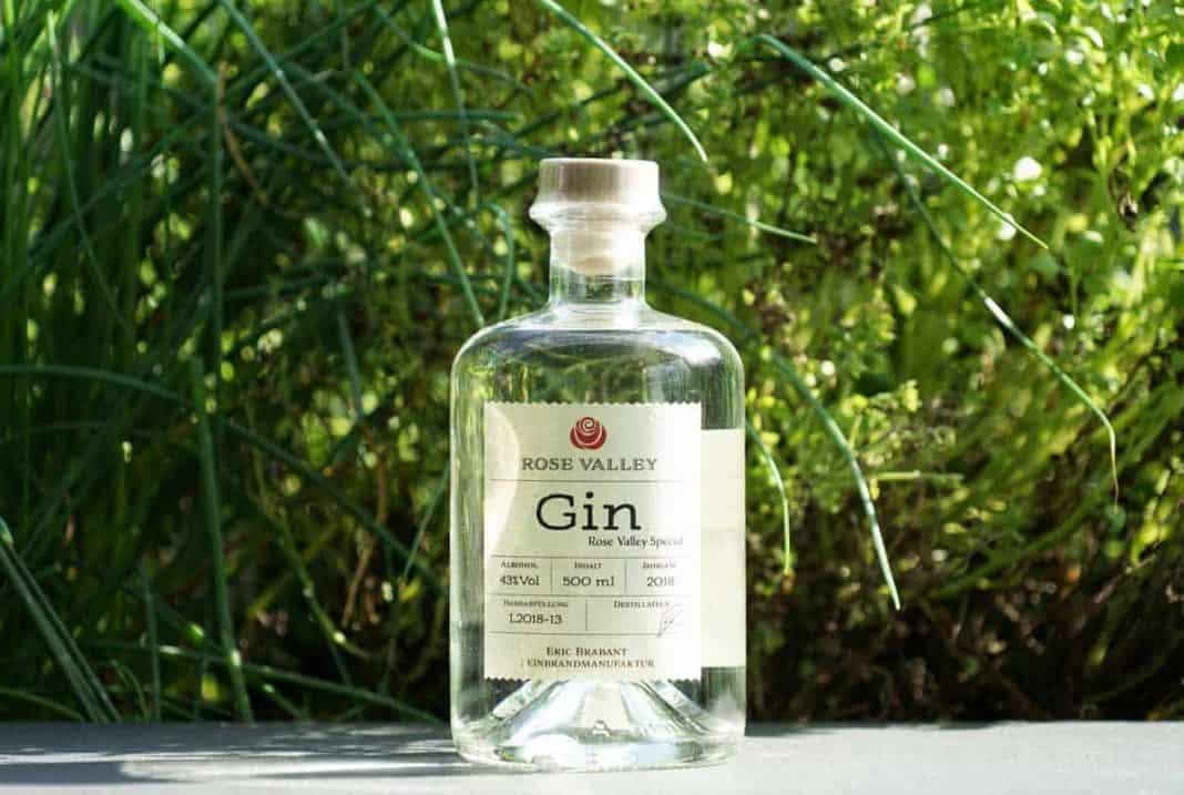 Eine Flasche des Rose Valley Special Gins