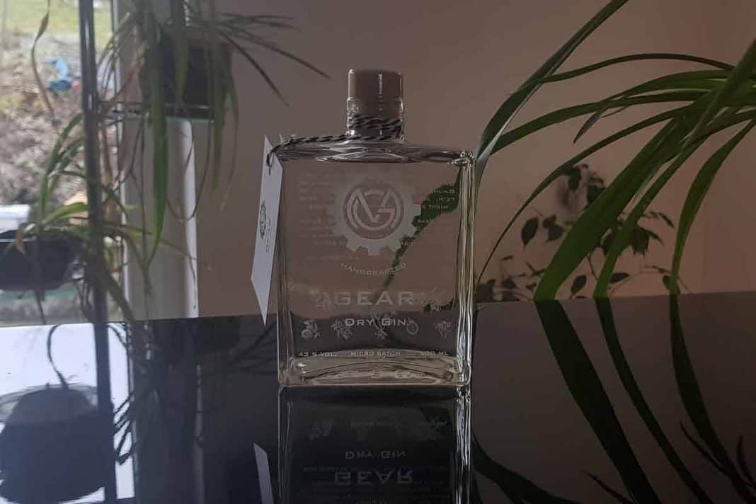 Eine Flasche des Gear Gins