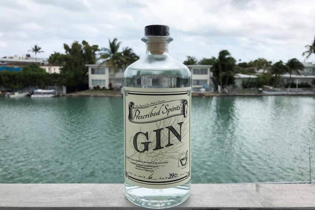 Eine Flasche des Prescribed Spirits Gins