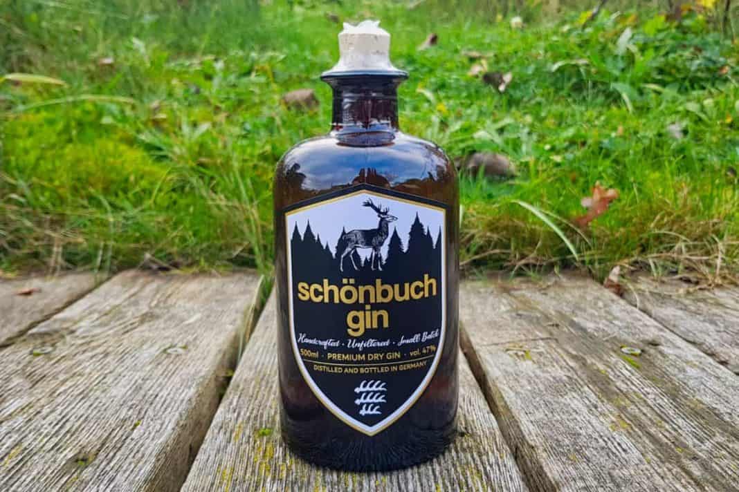 Eine Flasche des Schönbuchs Gin
